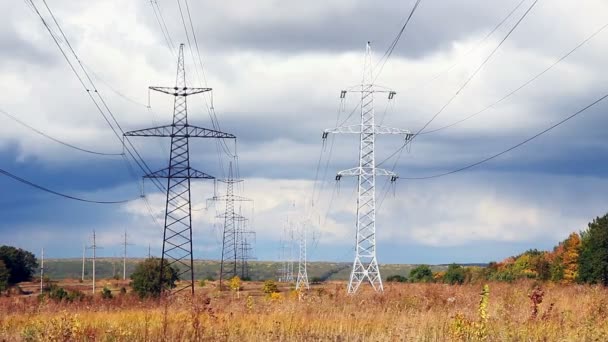 Pilones de electricidad — Vídeos de Stock