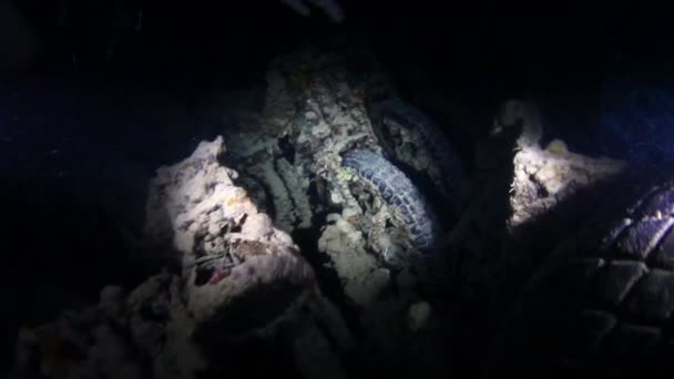 Motocyclettes dans un naufrage 