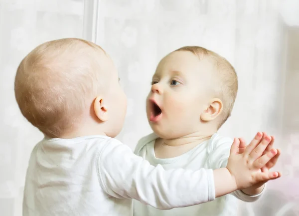 Baby boy porträtt — Stockfoto