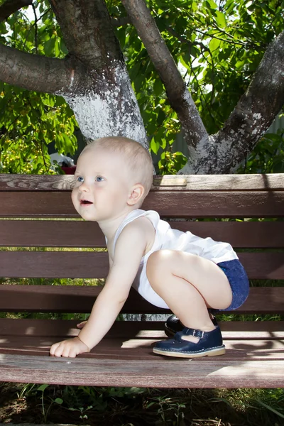 Boy on bench — Stock Photo, Image