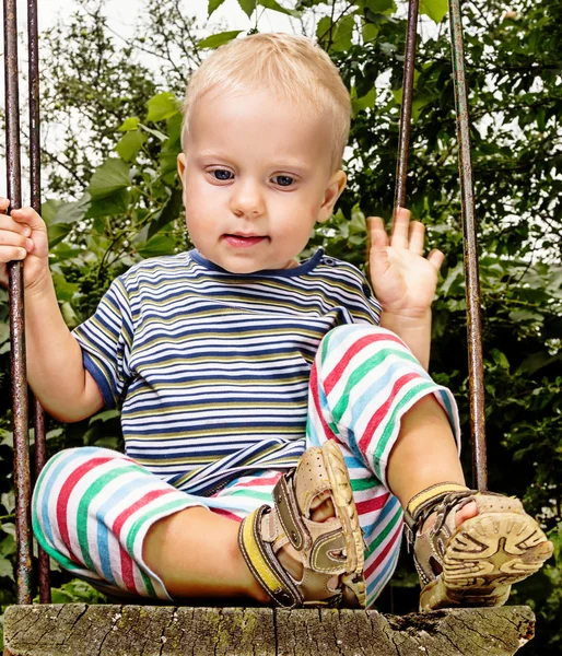 Chlapec na houpačce — Stock fotografie