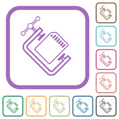 SD bellek kartı, beyaz arkaplanda renkli yuvarlak kare çerçeveler halinde basit simgeleri sıkıştırır