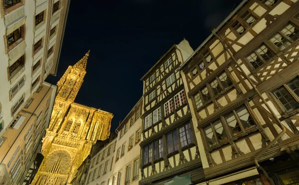 Страсбургский собор ночью — стоковое фото