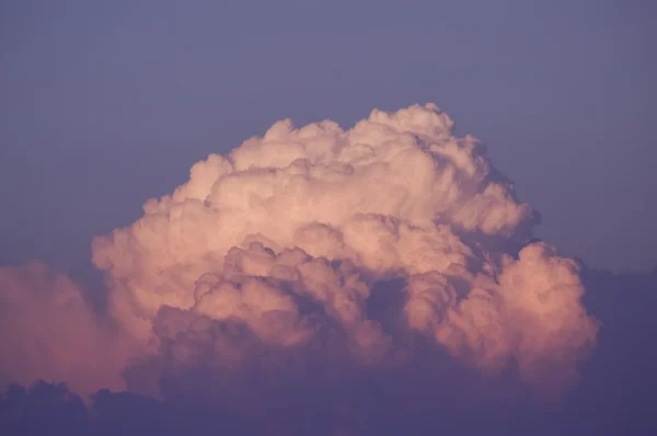 Nuage au coucher du soleil — Photo