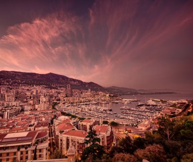 Monaco günbatımı bulutlar