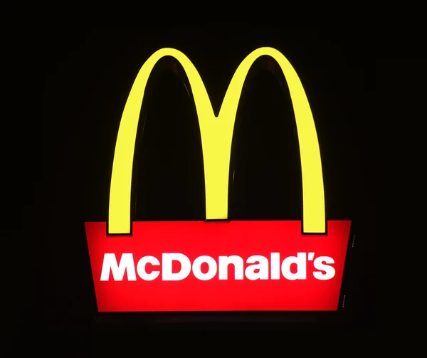 MC donalds gece şehirde imzalayın.