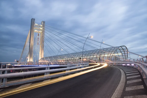Modern híd éjszakai — Stock Fotó