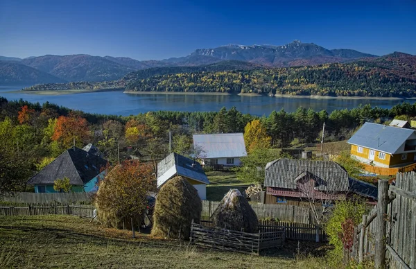 Villaggio in autunno — Foto Stock