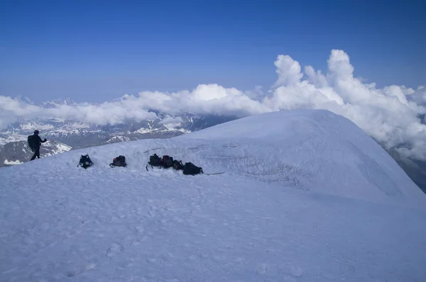 山の上のリュック グラン パラディソ ヨーロッパアルプス — ストック写真