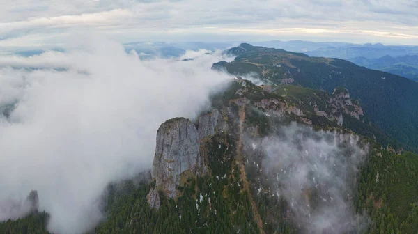 Brouillard Nuages Dans Montagne Ceahlau Roumanie Vue Aérienne — Photo