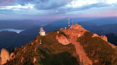Romanya 'da Ceahlau Toaca zirvesi, Karpatlar gün batımında manzara