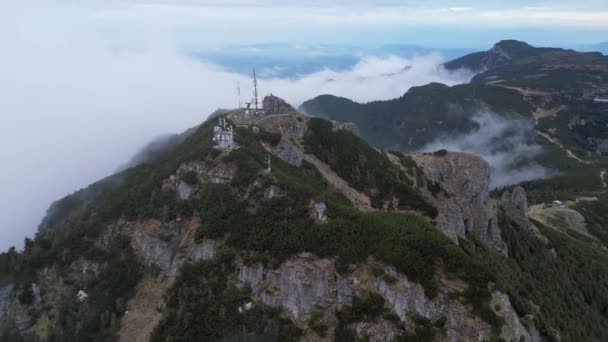 Niebla Nubes Montaña Ceahlau Rumania Vista Aérea — Vídeos de Stock