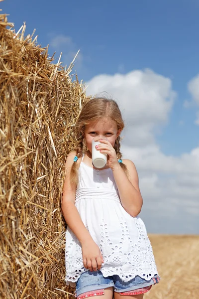 Blond girl drinking milk — Stock Photo, Image
