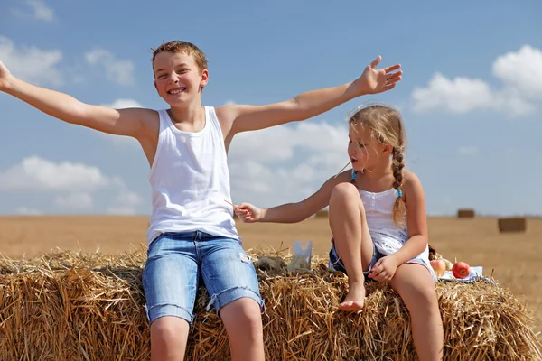 Fratello e sorella — Foto Stock