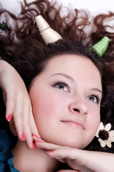 Portret van mooie brunette met hoorns — Stockfoto