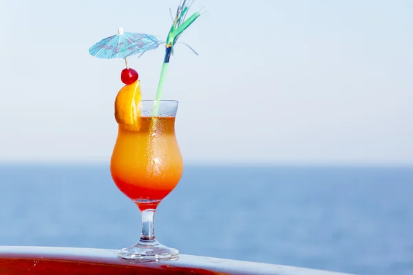 Enjoy a cocktail in the journey — Stock Photo, Image