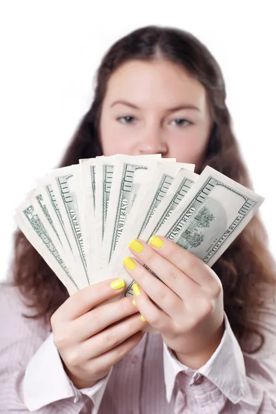 Aranyos barna lány úgy véli, hogy pénzt — Stock Fotó