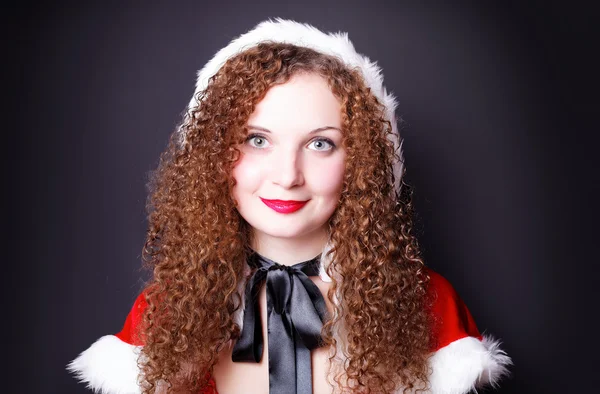 Retrato de uma menina bonita vestida como Papai Noel contra — Fotografia de Stock