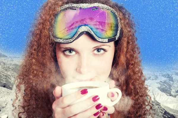 Portret snowboarders met koffie winter — Stockfoto