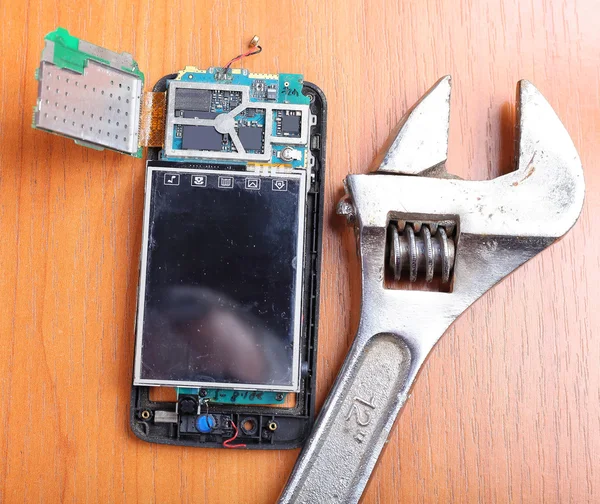 No reparar teléfonos celulares rotos — Foto de Stock