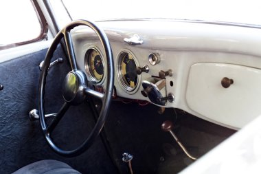 askeri retro araba