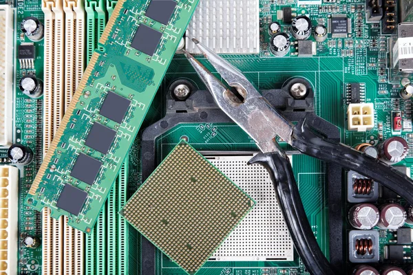 Reparatur von Computerausrüstung — Stockfoto