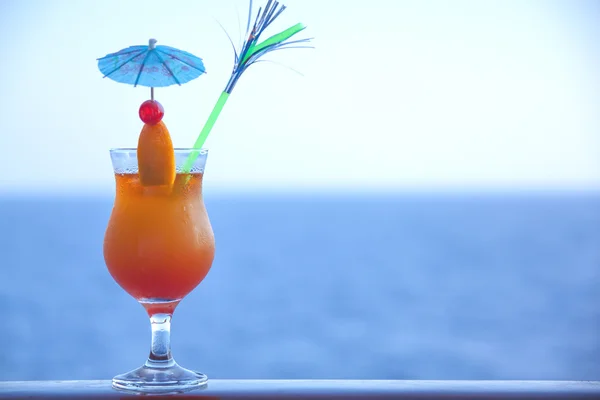 Verse oranje koude cocktail — Stockfoto