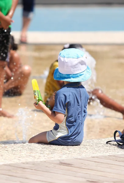 Boy with ice cream in the park — Stock Photo, Image