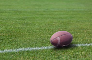 Amerikan rugby topu çim