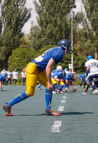 Jogador de rugby pronto para interceptar a bola — Fotografia de Stock