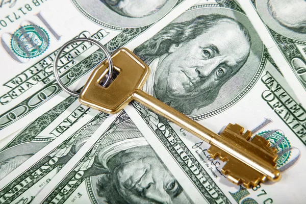 Golden key to wealth — Stock Photo, Image