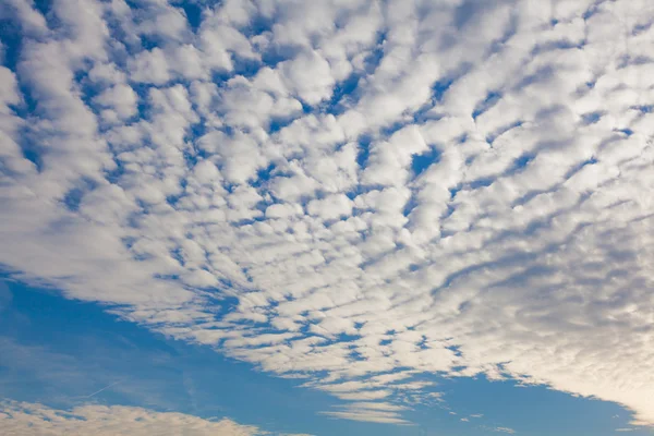 Olas de nubes en el cielo —  Fotos de Stock