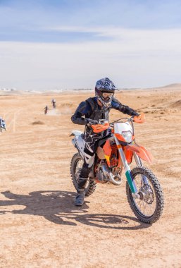 Demir at üzerinde binici