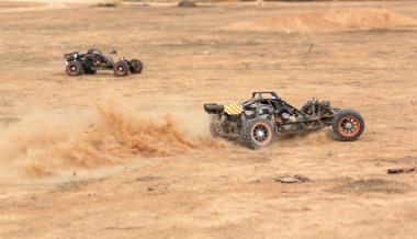bir çöl RC buggy yarış