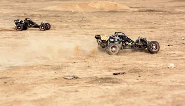 Hobby rc buggy gara su un deserto — Foto Stock