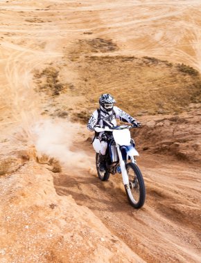 bir motosiklet sürüş yarışçı
