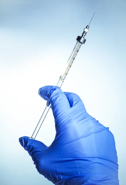 Syringe with vaccine in hand — Stock Photo, Image