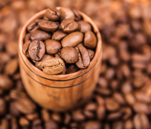 Fresh aromatic coffee beans in a wooden cup — Stock Photo, Image