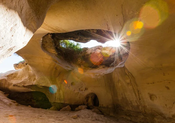 Light enters into the cave — Stock Photo, Image