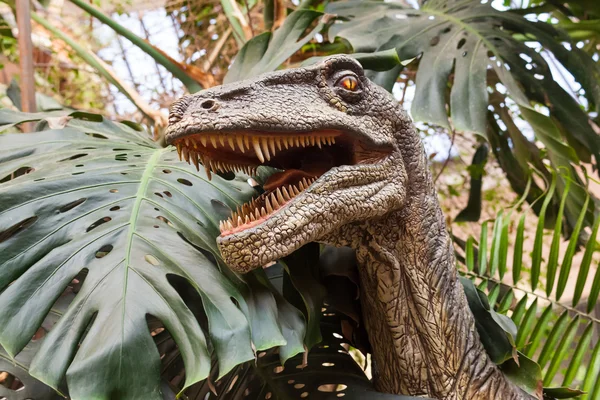 Portrét postavy dinosaura — Stock fotografie
