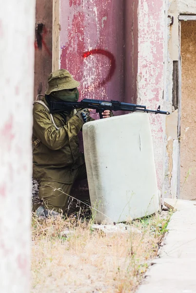 Homem militar protegido — Fotografia de Stock