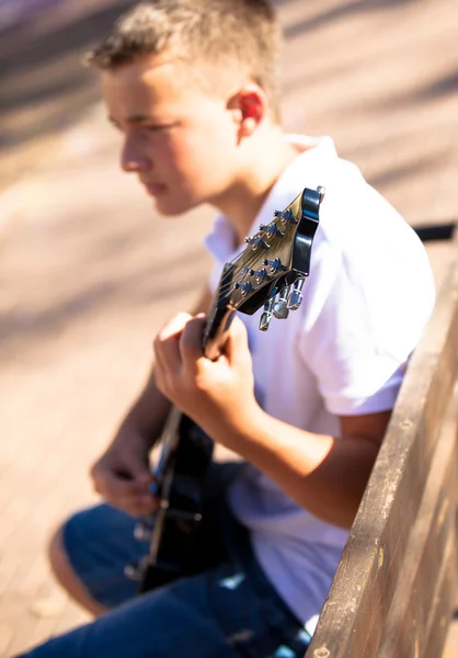 Musician with a guitar — Stock Photo, Image