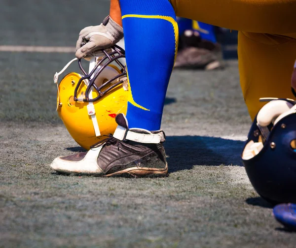 Athlete's foot in his hand helmet — Stock Photo, Image