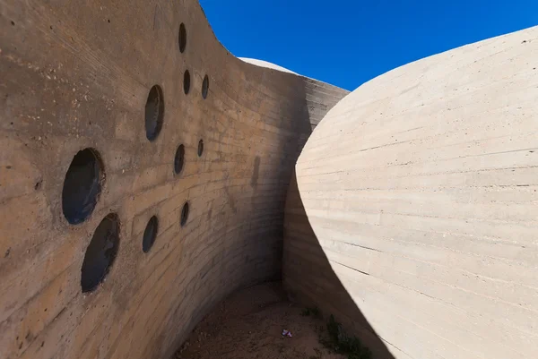 Parede de pedra com redondo — Fotografia de Stock