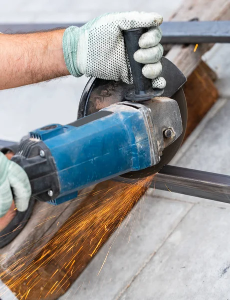 Working Circular Saw Cutting Metal Close — Stock Photo, Image