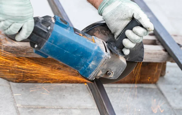 Working Circular Saw Cutting Metal Close — Stock Photo, Image