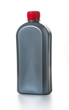 Beyaz izole arkaplanda kimyası olan plastik şişe.