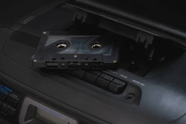 Audio Tape Recorder Close Zwarte Achtergrond — Stockfoto