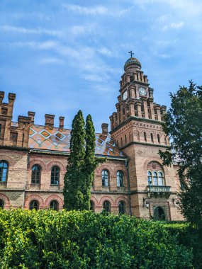 Chernivtsi Ulusal Üniversitesi, Ukrayna 'nın Chernivtsi şehrinde Bukovinian ve Dalmaçya Metropolitanlarının eski ikamet yeri. Nisan 2022