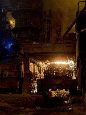 İstanbul, Türkiye - 23 Şubat 2022: Hurda eritme fırını operasyonu